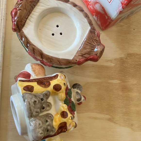 Salt and pepper set, never used. Original box. - Picture 2 of 5